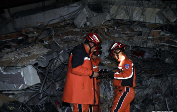 فريق الانقاذ الصيني اثناء عملياته في تركيا