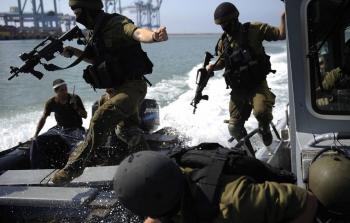 الاحتلال يعتقل صيادين في بحر غزة