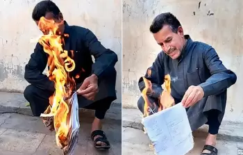صاحبب بقالة يحرق دفتر الديون