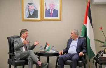 جانب من لقاء حسين الشيخ مع ممثل الاتحاد الأوروبي لدى فلسطين