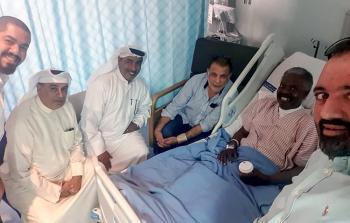 سبب وفاة الفنان البحريني عبدالله وليد حيث يظهر وهو يرقد في المستشفى