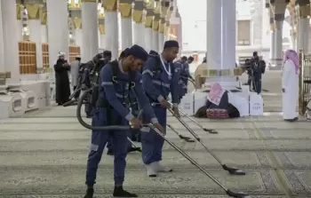 تنظيف سجادات المسجد النبوي