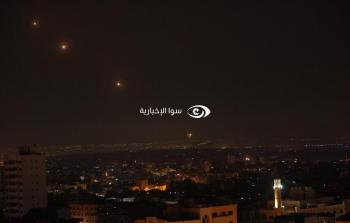 قناة إسرائيلية تكشف عدد الصواريخ التي أطلقت من غزة الليلة الماضية
