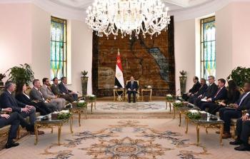 الرئيس المصري عبد الفتاح السيسي خلال استقبال الوفد الأمريكي