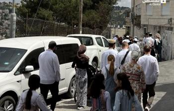 مستوطنون يقتحمون أحياء القدس بحراسة مشددة