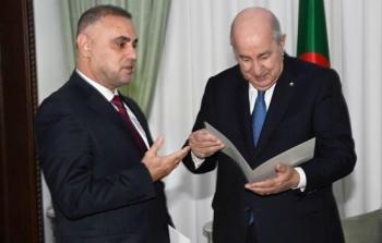 الرئيس الجزائري خلال تسلمه الرسالة الخطية