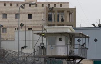 إدارة سجن عوفر تتجاهل الوضع الصحي للأسير أبو ميزر