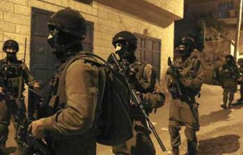 الجيس الإسرائيلي يعلن عن اعتقال مطلوبين بالضفة