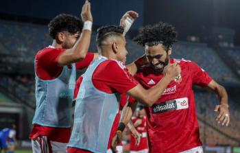 الدوري المصري : الأهلي يفوز على البنك بثلاثية نظيفة