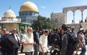 عشرات المستوطنين يقتحمون المسجد الأقصى بحماية مشددة