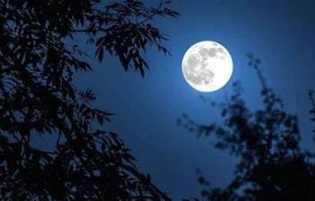 متى يظهر القمر الأزرق – موعد ظهور القمر الازرق في السعودية 1445،