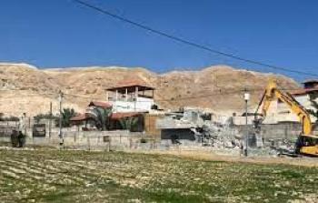 الاحتلال يهدم منزلا ومصنع طوب وجدرانا استنادية في القدس