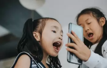 الحكومة الصينية تعتزم تقييد استخدام الأطفال للهواتف الذكية