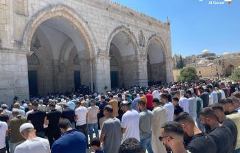 آلاف المصلين يؤدون صلاة الجمعة بالمسجد الأقصى