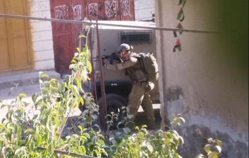 جندي إسرائيلي خلال المواجهات في بيتا جنوب نابلس