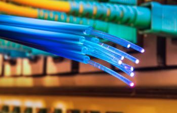 خدمة الانترنت عبر الألياف الضوئية