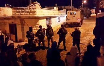 إصابات واعتقالات خلال مداهمة الاحتلال لمناطق متفرقة من الضفة الغرببية