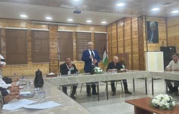 وزير الداخلية يعقد سلسلة اجتماعات أمنية في الخليل