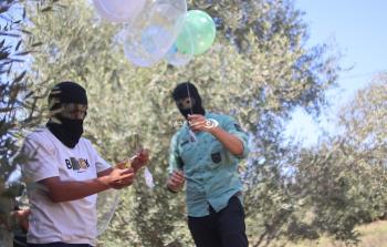 إطلاق دفعات من البالونات الحارقة تجاه غلاف غزة