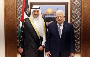 جانب من لقاء الرئيس عباس مع السفير السعودي
