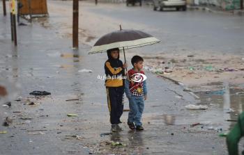 تساقط الأمطار في غزة وتوقعات بانخفاض درجة الحرارة