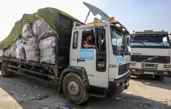 الهلال الأحمر يعلن عدد شاحنات المساعدات التي دخلت غزة
