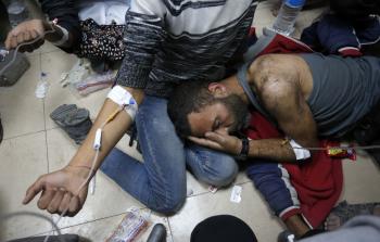 سكان غزة يواجهون القصف والحرمان والأمراض