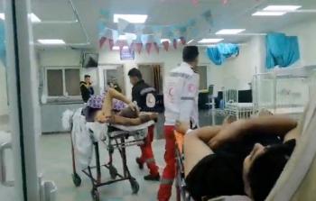 غزة -  قصف إسرائيلي عنيف لمحيط مستشفى الأمل في خانيونس