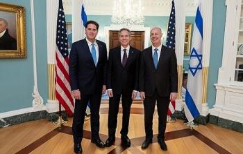 نتنياهو يقرر إرسال هنغبي وديرمر الى واشنطن لبحث استمرار حرب غزة