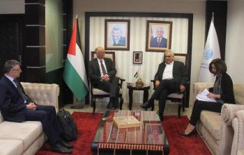 غنيم يبحث مع مدير بعثة البنك الدولي آليات التدخل الطارئة في غزة