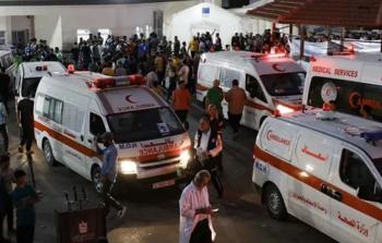 غزة - الهلال الأحمر يخلي مقره بمواصي خانيونس