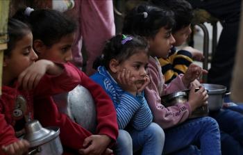 أطفال غزة يفرون من العنف والرعب بدل الذهاب للمدرسة