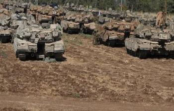 عشرات الدبابات الإسرائيلية التي شوهدت في الشمال مع لبنان