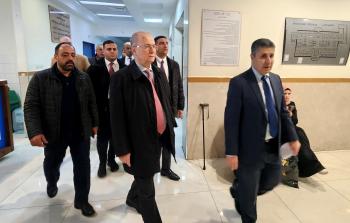 رئيس الوزراء يجري زيارة مفاجئة لمجمع فلسطين الطبي