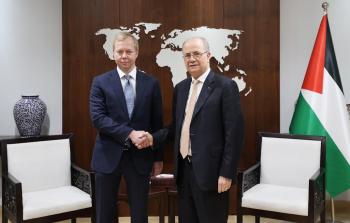 مصطفى خلال لقاء المبعوث الأوروبي للسلام في الشرق الأوسط