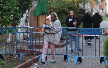 آثار سقوط الصاروخ اليمني على تل أبيب