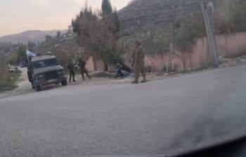 الخليل - الاحتلال يحتجز صحفيين ويستولي على معداتهما 