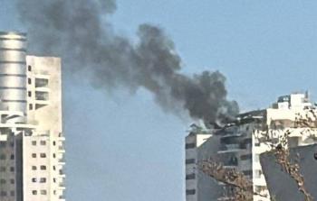 حريق في بناية سكنية جراء انفجار مسيرة بتل أبيب