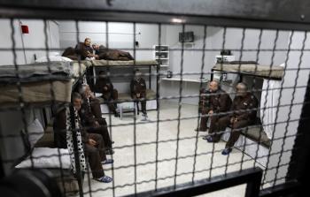 أسرى في سجون الاحتلال - تعبيرية