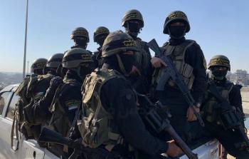 عناصر المقاومة خلال عملية الإفراج عن الأسرى