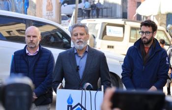 مهند هادي خلال مؤتمر صحفي نظمته مؤسسة بيت الصحافة - فلسطين