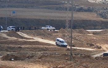 الاحتلال ومستعمروه يحتجزان وزير الحكم المحلي في مسافر يطا