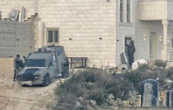 محاصرة منزل من قبل قوات الاحتلال - أرشيف