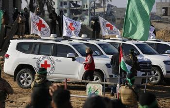 كتائب القسام تكشف أسماء 3 أسرى إسرائيليين ستفرج عنهم السبت