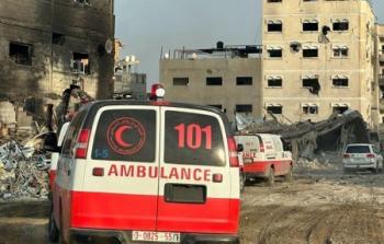 سيارات إسعاف تابعة للهلال الأحمر