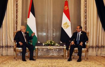 الرئيس الفلسطيني عباس ونظيره المصري السيسي