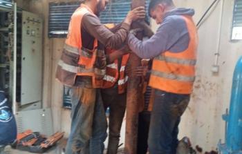 مصلحة مياه بلديات الساحل تقوم بإصلاح وتشغيل بئر مياه الصفا في رفح