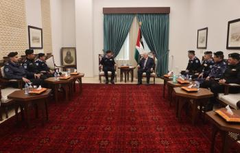 الرئيس عباس يستقبل مدير عام الشرطة وعدد من الضباط