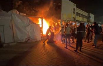 لحظة استهداف خيمة صحفيين في مستشفى ناصر الطبي