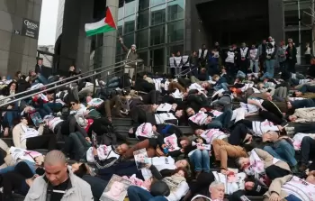 متظاهرون في فرنسا يحتجون على استشهاد الصحفيين في غزة / AA